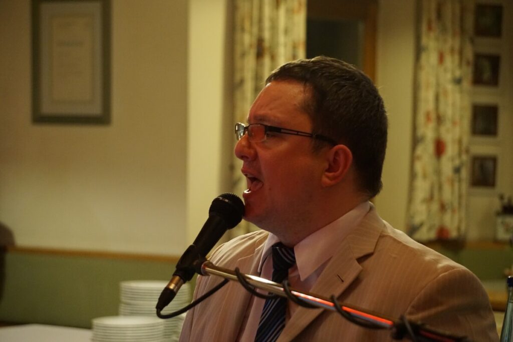 Andy Steiner als Alleinunterhalter für Hochzeit und Firmenfeier live am Keyboard