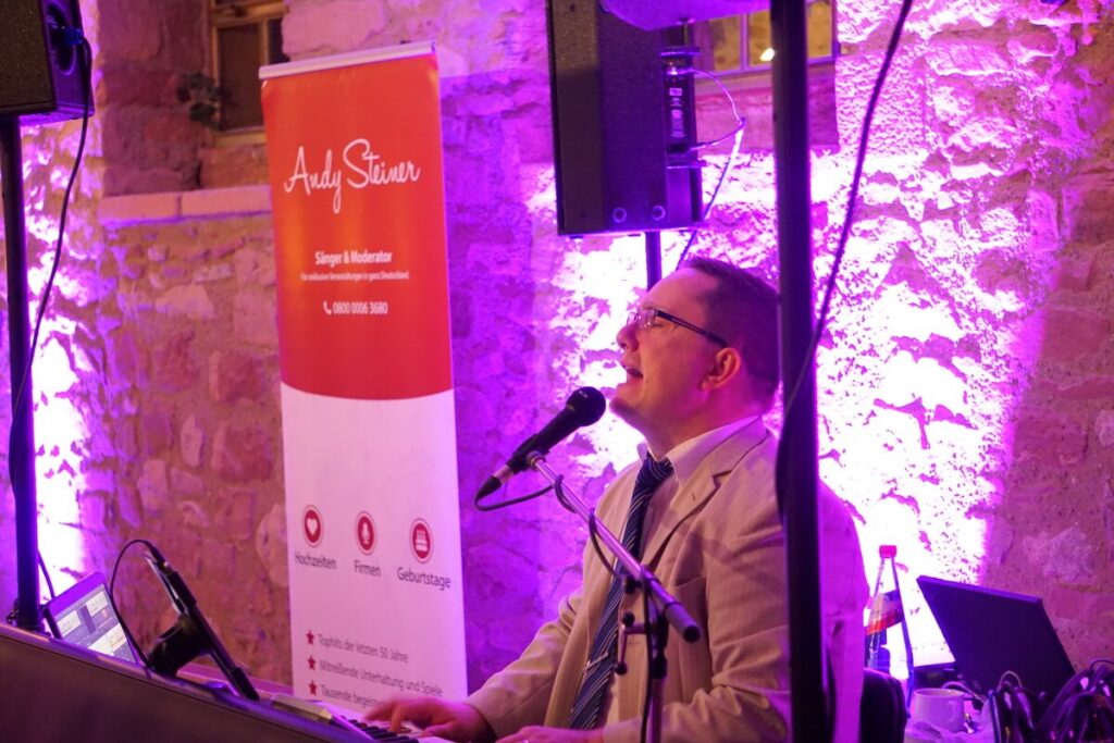 Andy Steiner als Hochzeitssänger und Alleinunterhalter live am Keyboard